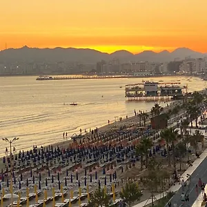 Wave Beachfront Aparthotel Durrës
